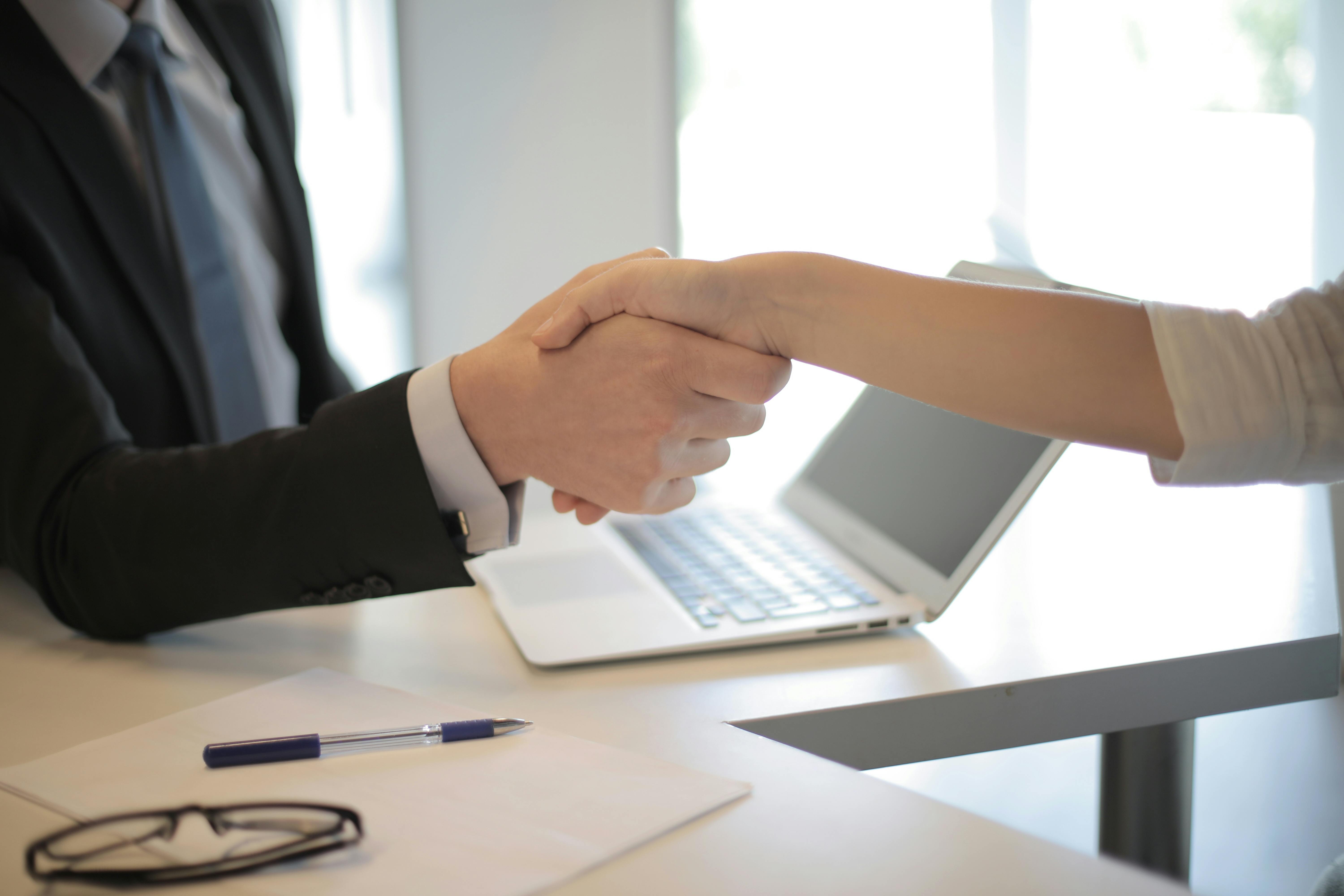Employment Contracts: Essential Clauses for Employers